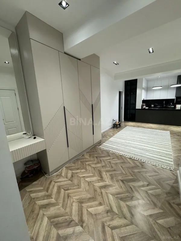 Satılır 3 otaqlı mənzil 131 m²