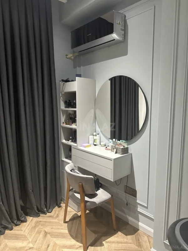 Satılır 3 otaqlı mənzil 131 m²