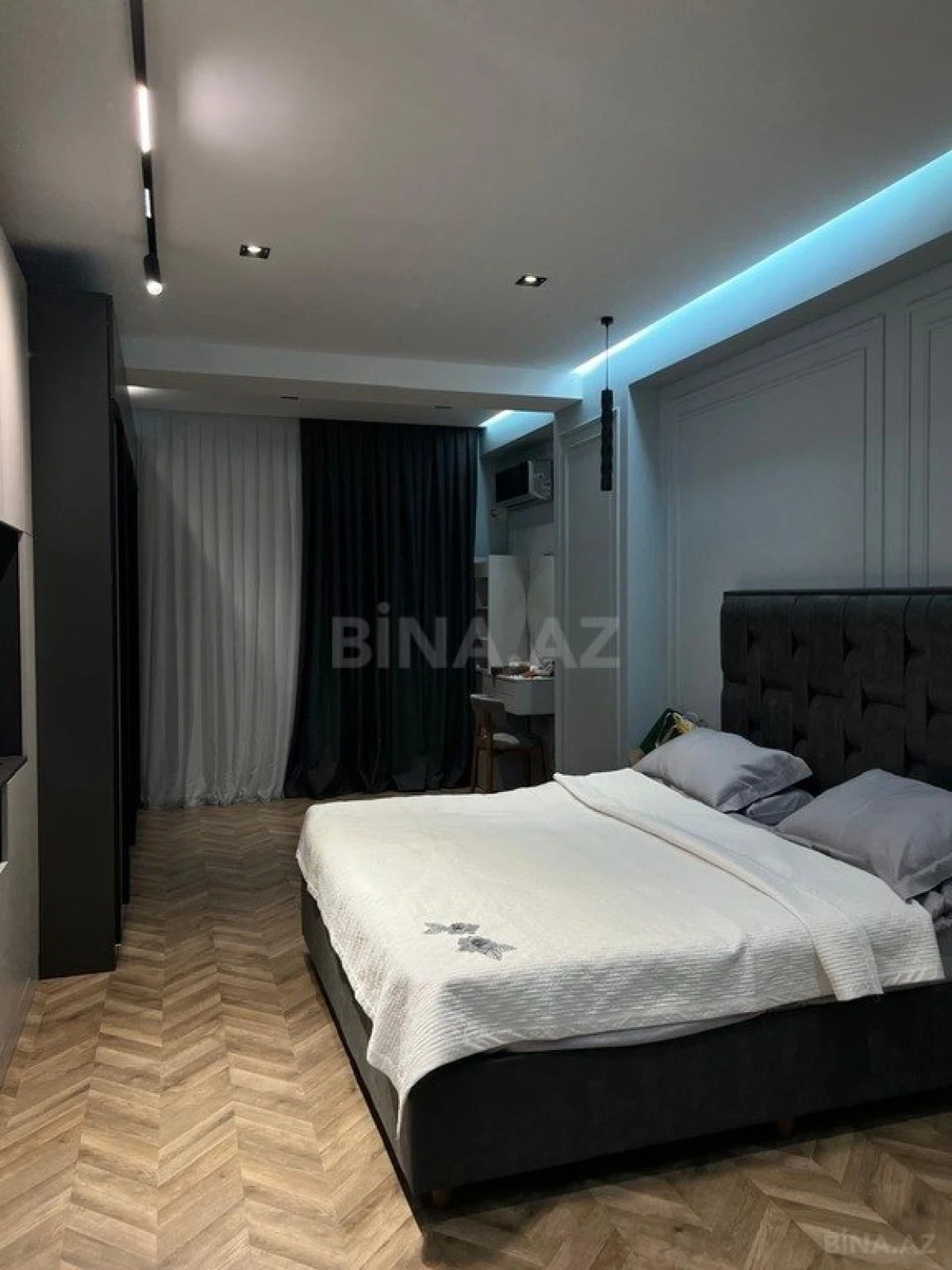Satılır 3 otaqlı mənzil 131 m²