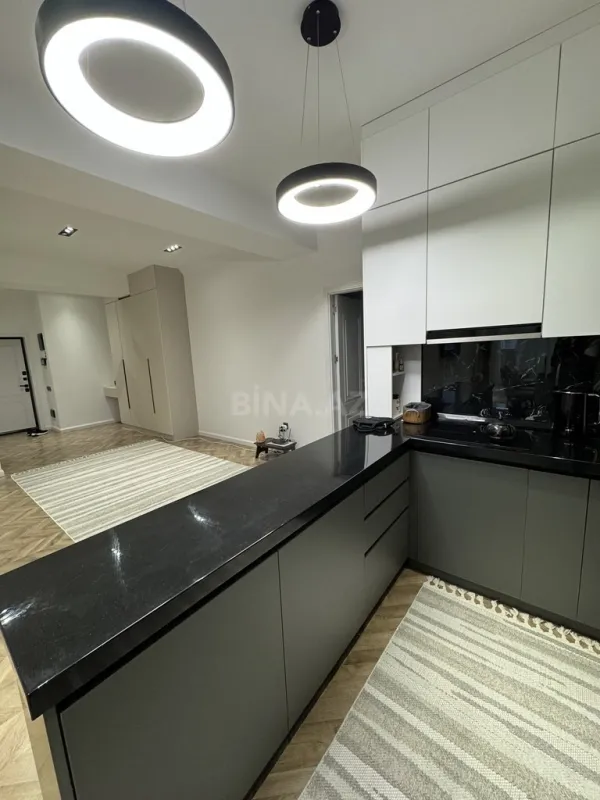 Satılır 3 otaqlı mənzil 131 m²