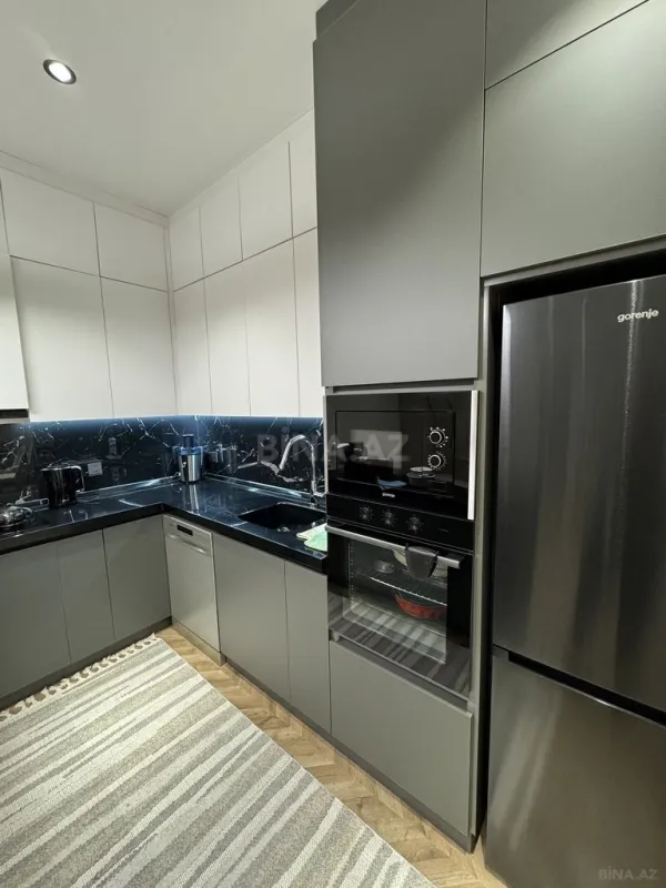 Satılır 3 otaqlı mənzil 131 m²
