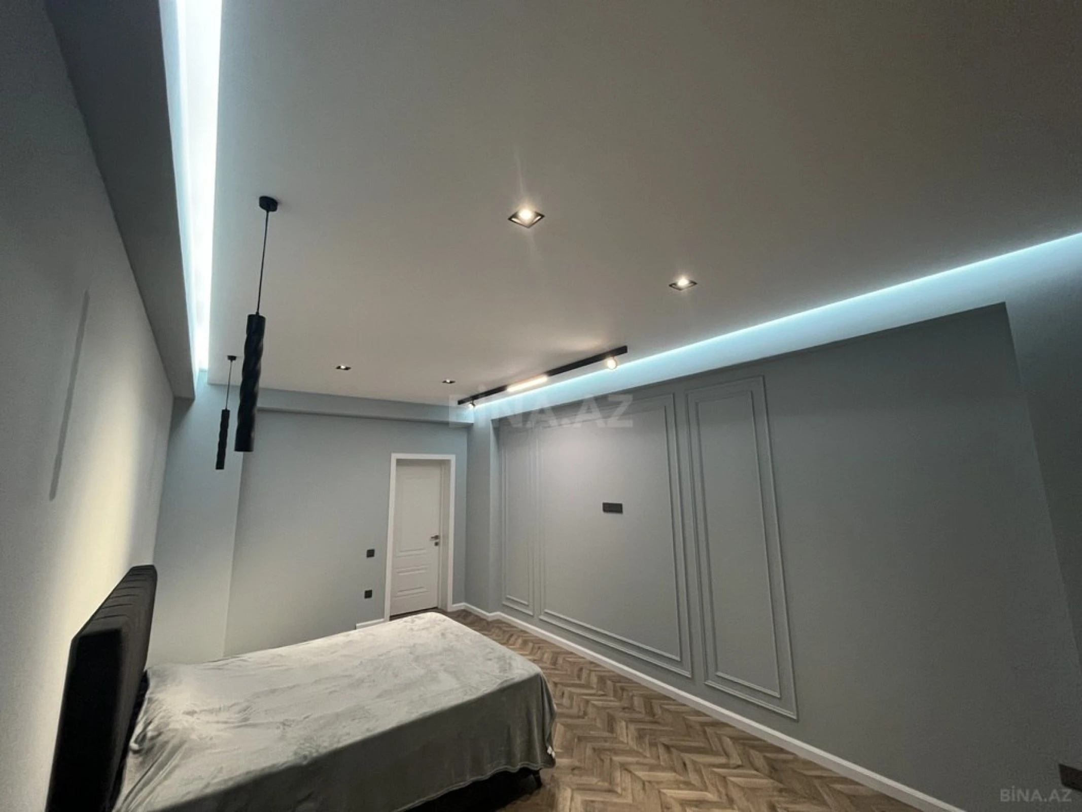 Satılır 3 otaqlı mənzil 131 m²