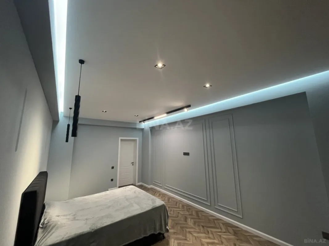 Satılır 3 otaqlı mənzil 131 m²