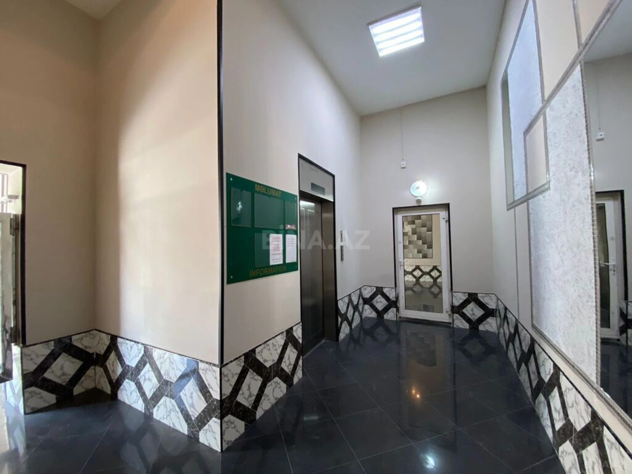 Satılır 4 otaqlı mənzil 250 m²