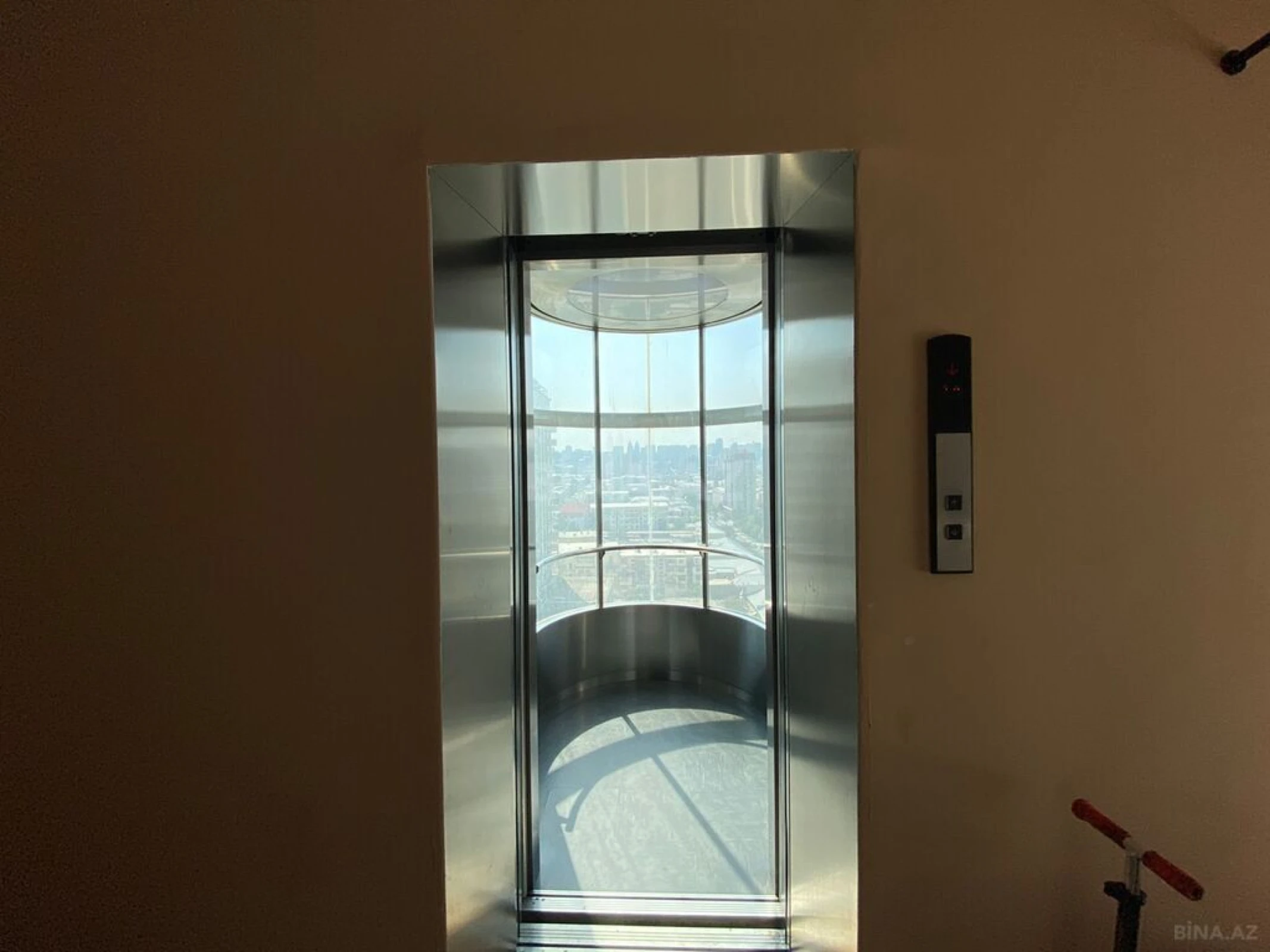 Satılır 4 otaqlı mənzil 250 m²