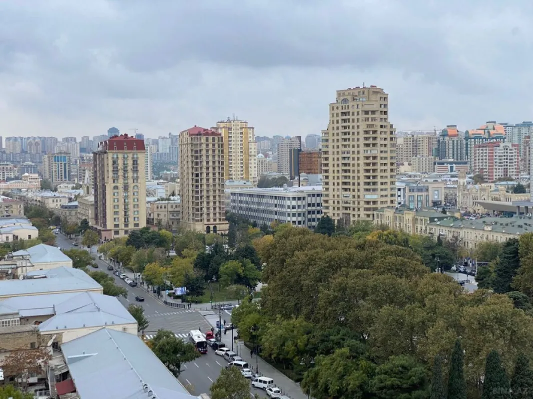 Satılır 4 otaqlı mənzil 250 m²