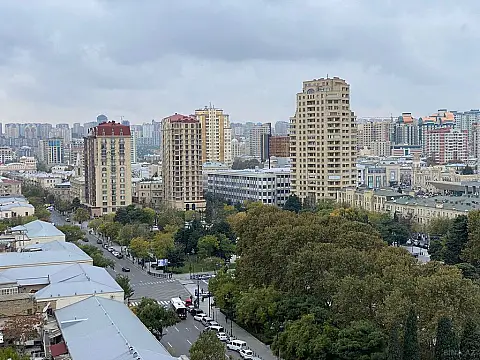 Satılır 4 otaqlı mənzil 250 m²