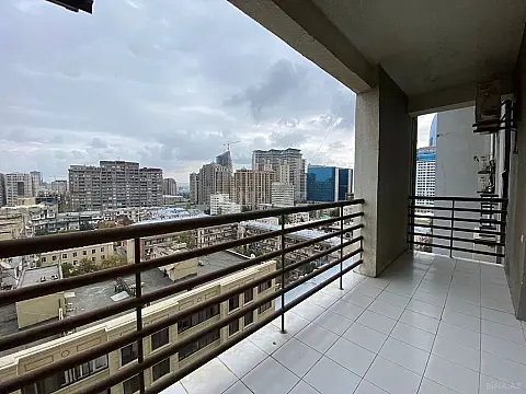 Satılır 4 otaqlı mənzil 250 m²