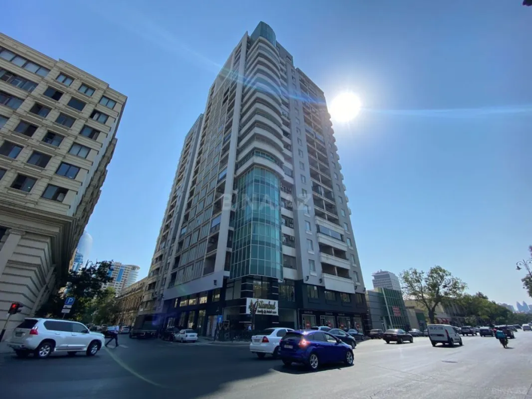 Satılır 4 otaqlı mənzil 250 m²