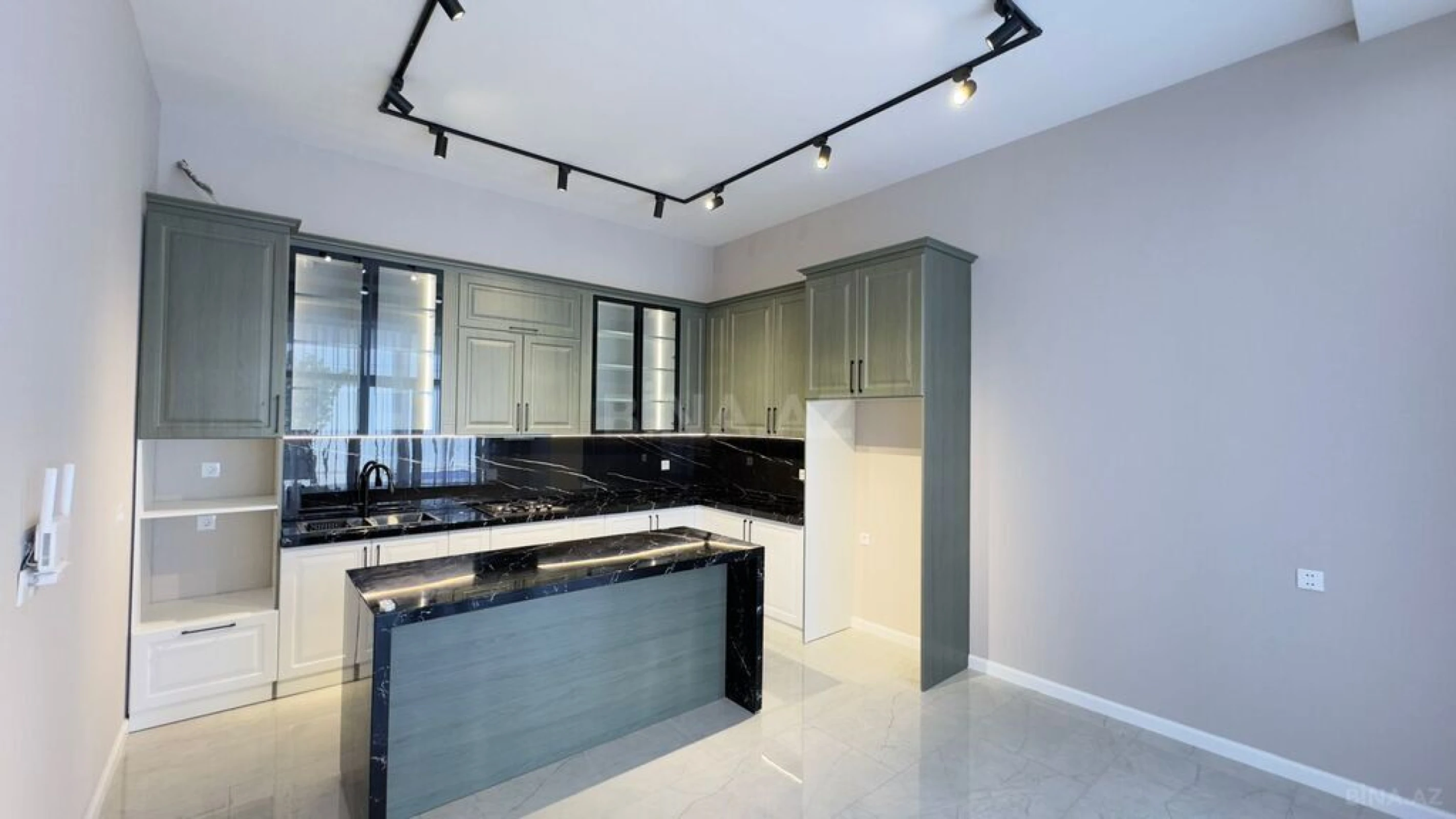 Satılır 6 otaqlı həyət evi 300 m²