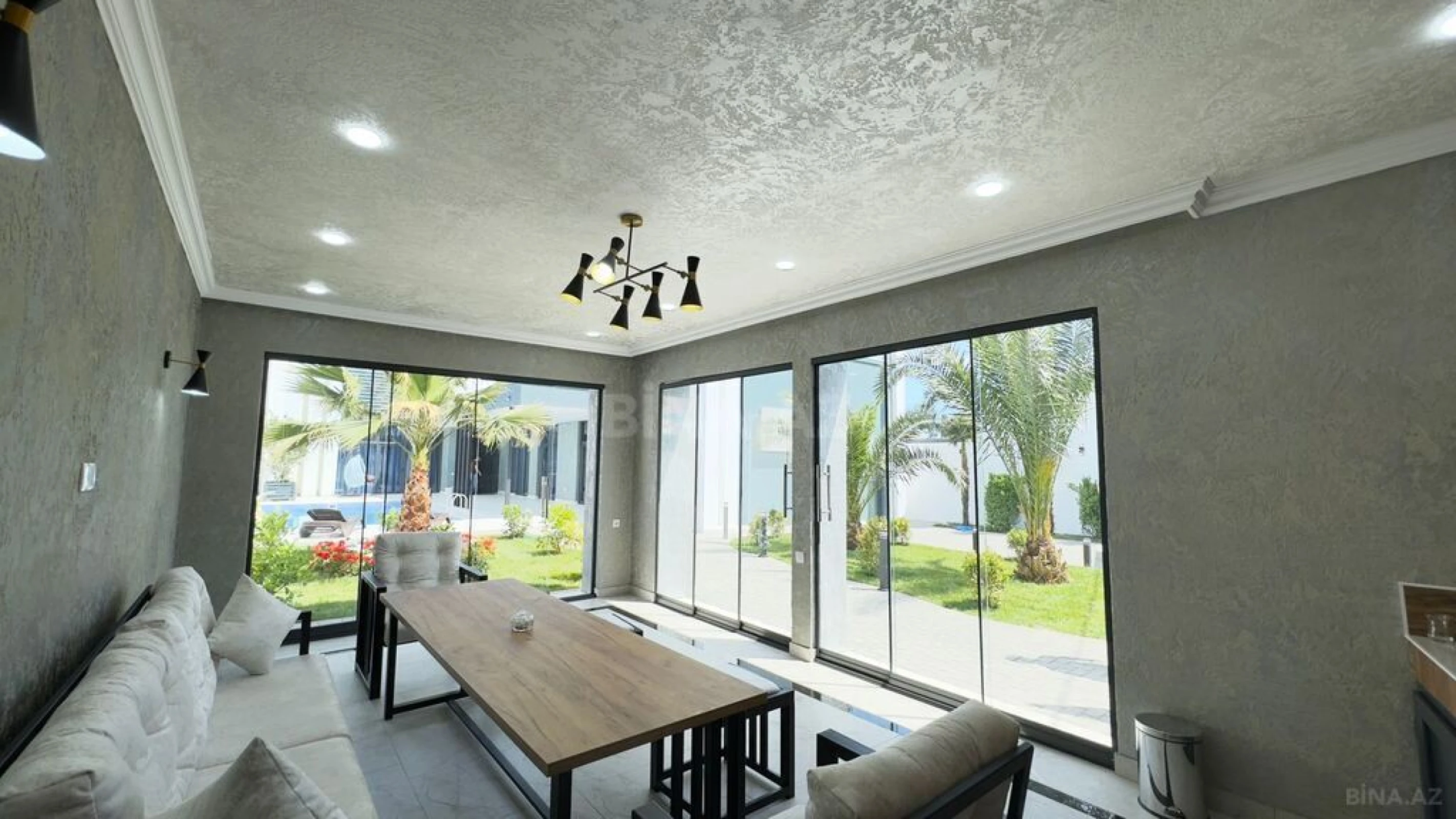 Satılır 6 otaqlı həyət evi 300 m²