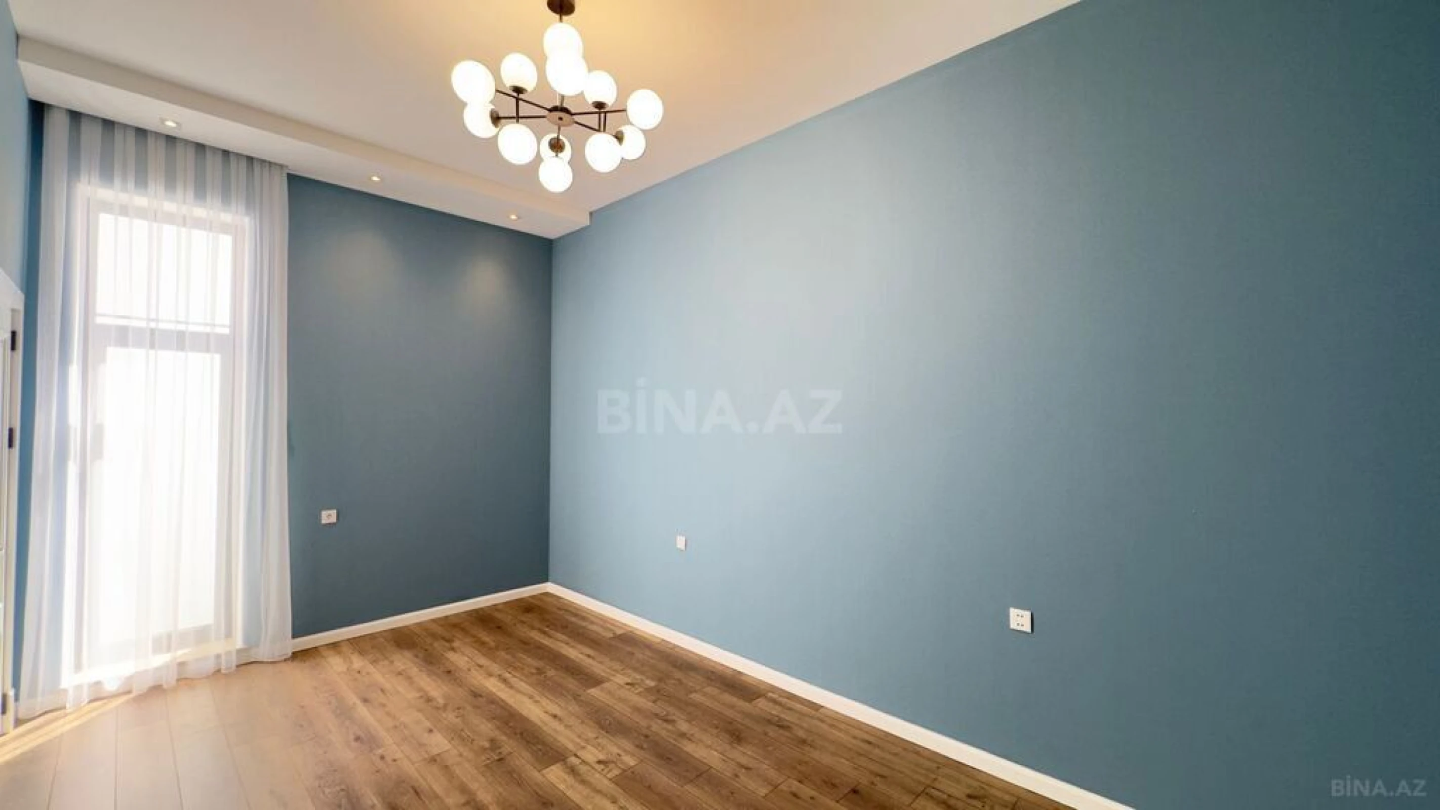 Satılır 6 otaqlı həyət evi 300 m²