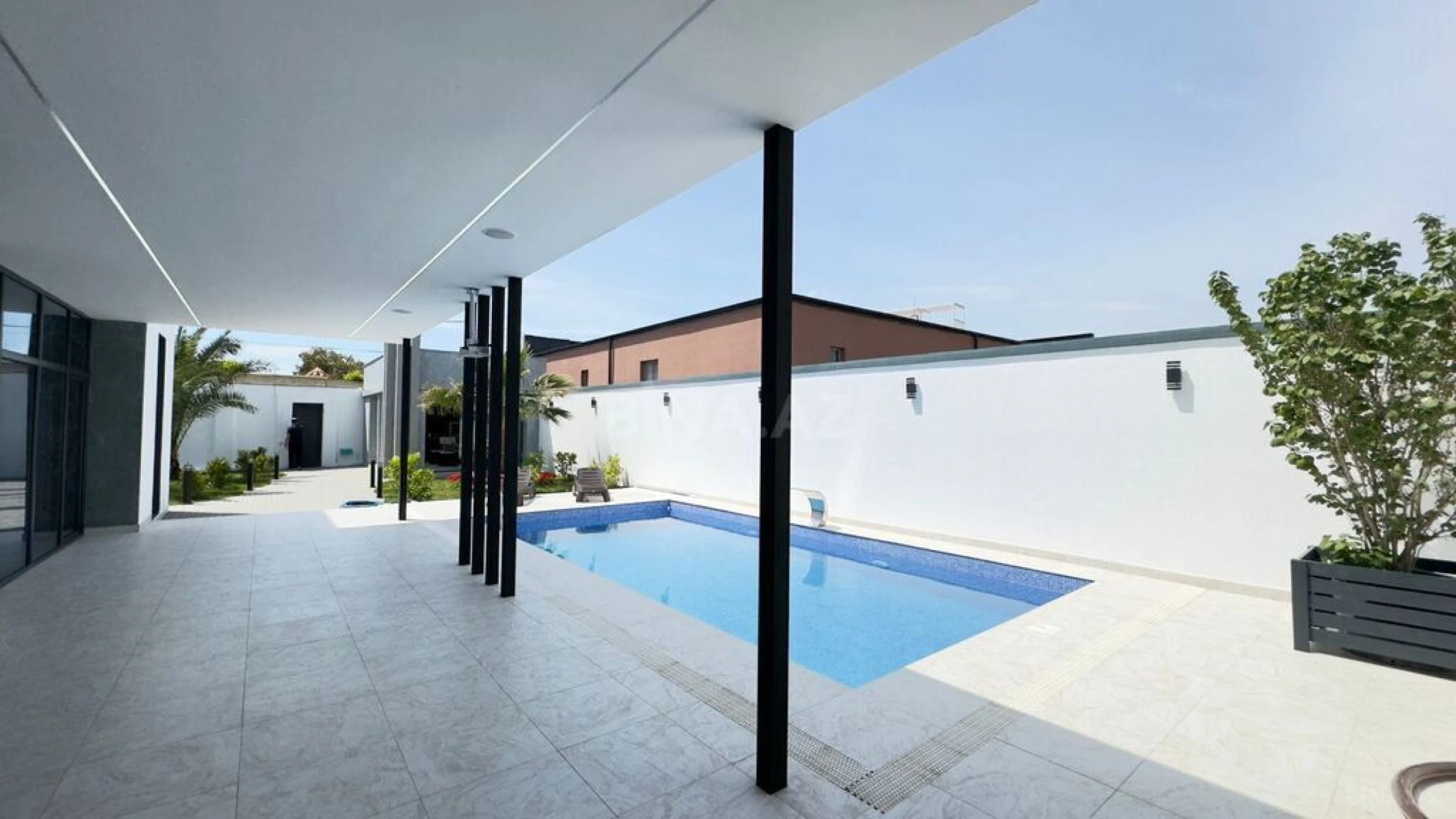 Satılır 6 otaqlı həyət evi 300 m²