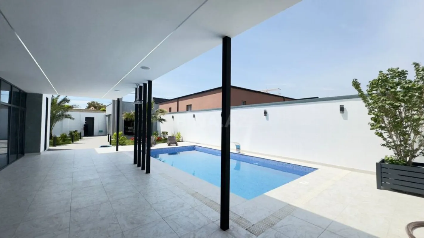 Satılır 6 otaqlı həyət evi 300 m²