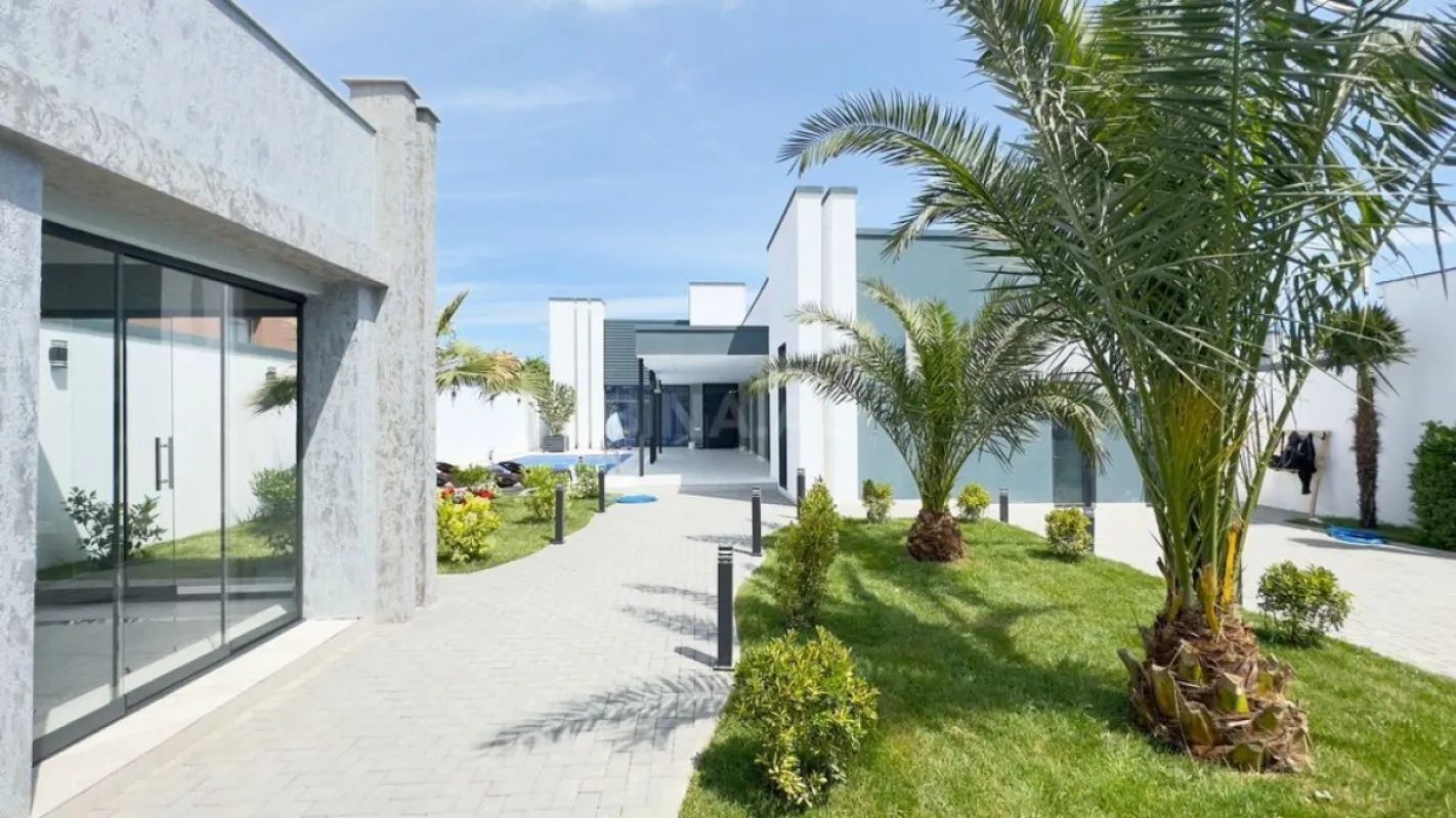 Satılır 6 otaqlı həyət evi 300 m²