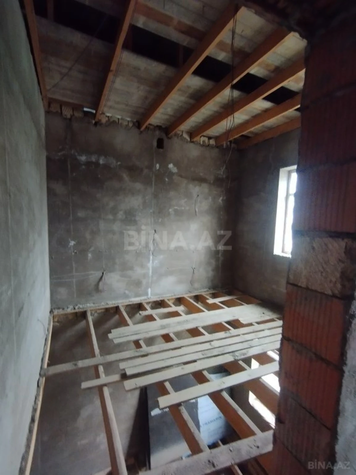 Satılır 8 otaqlı həyət evi 220 m²