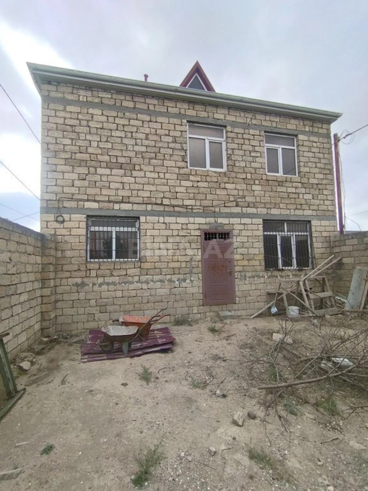 Satılır 8 otaqlı həyət evi 220 m²