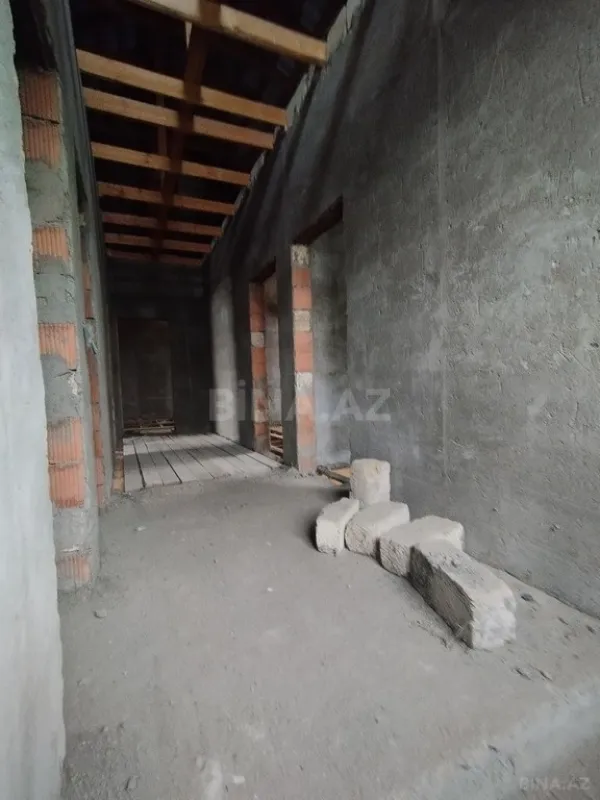 Satılır 8 otaqlı həyət evi 220 m²