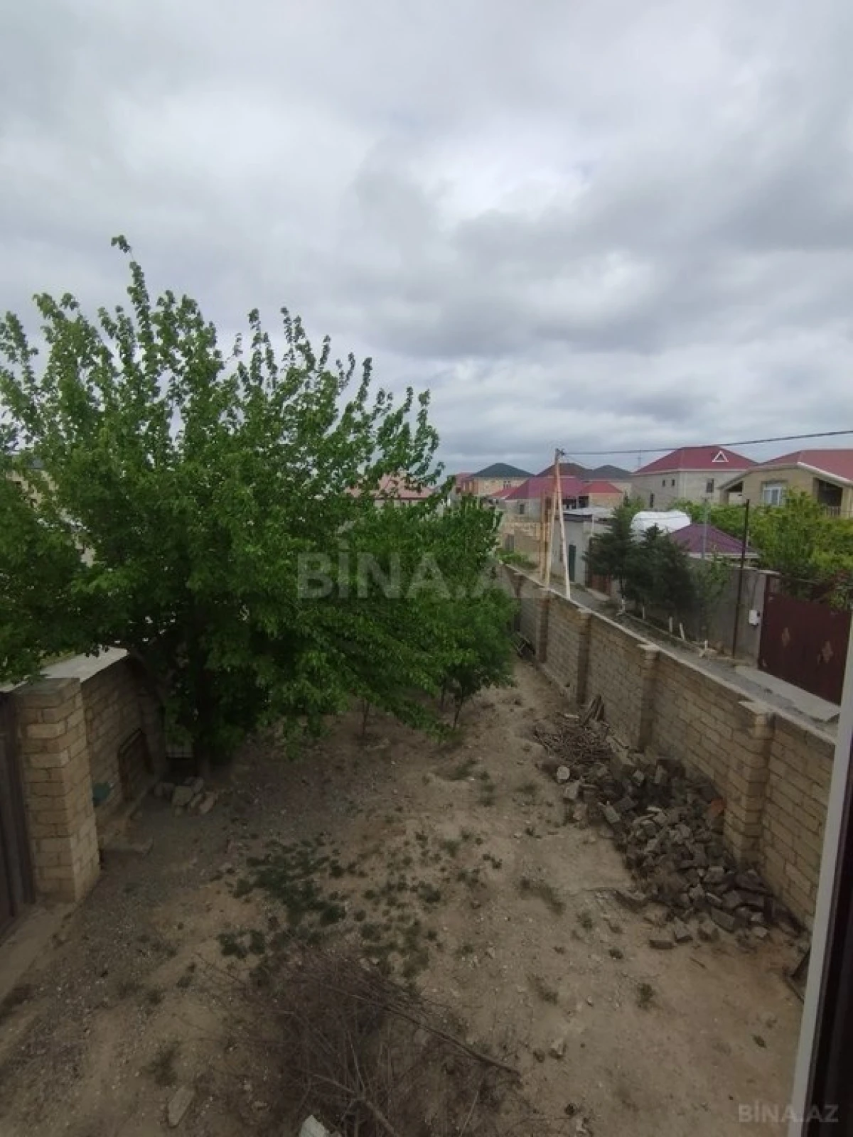 Satılır 8 otaqlı həyət evi 220 m²