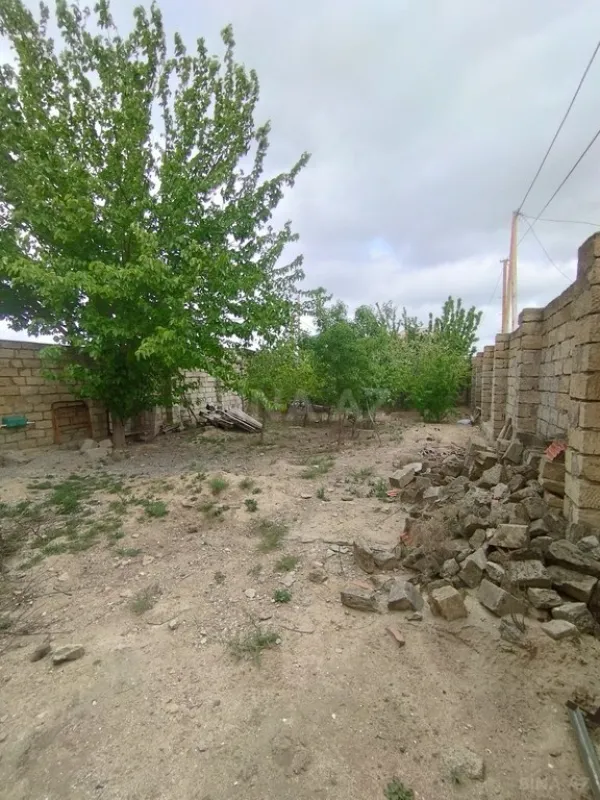 Satılır 8 otaqlı həyət evi 220 m²