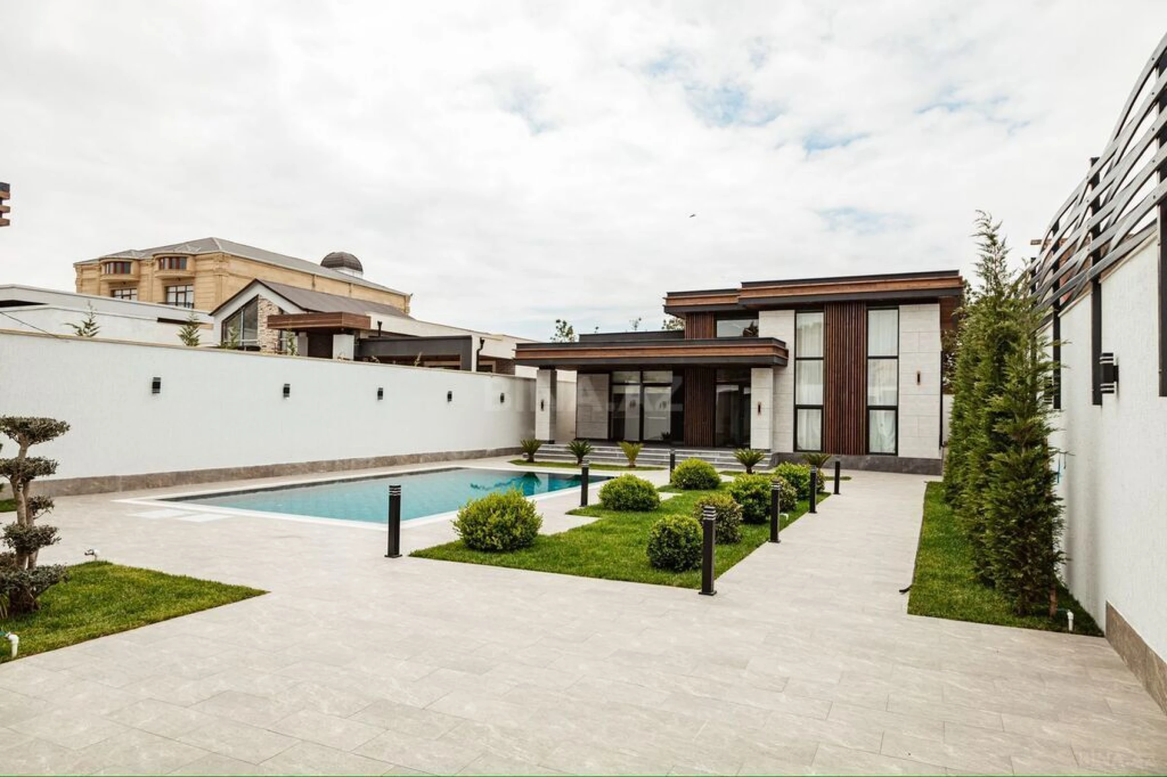 Satılır 6 otaqlı həyət evi 400 m²