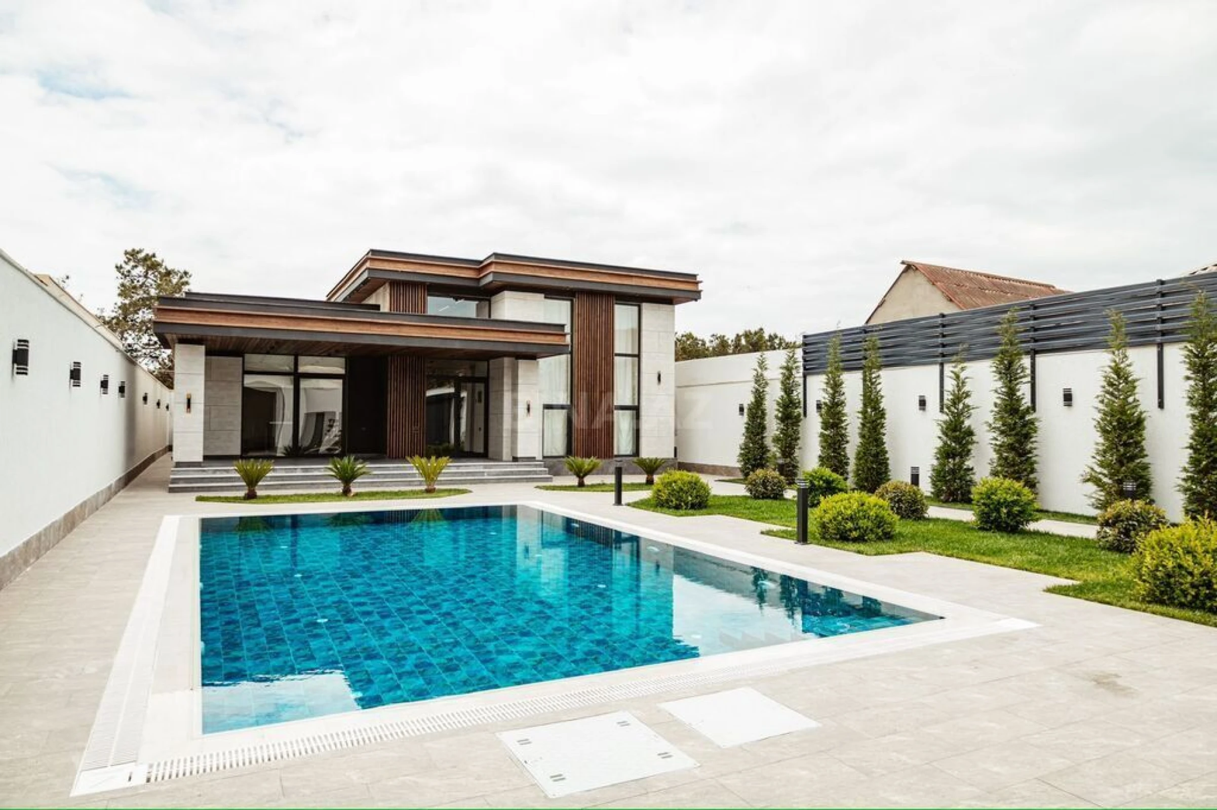 Satılır 6 otaqlı həyət evi 400 m²