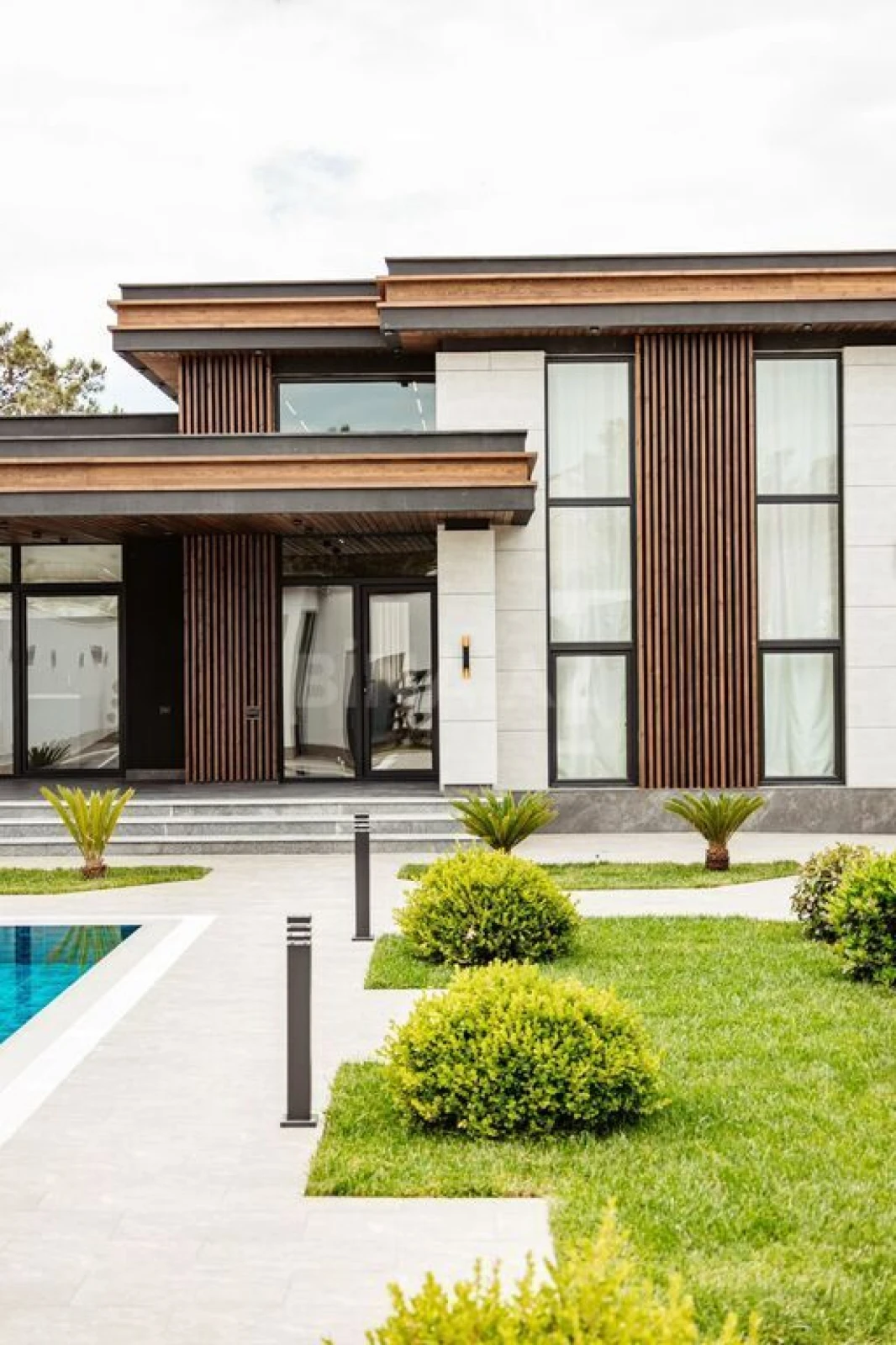 Satılır 6 otaqlı həyət evi 400 m²