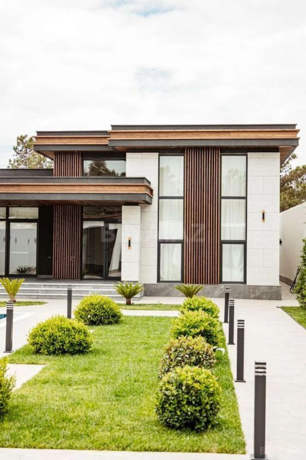 Satılır 6 otaqlı həyət evi 400 m²