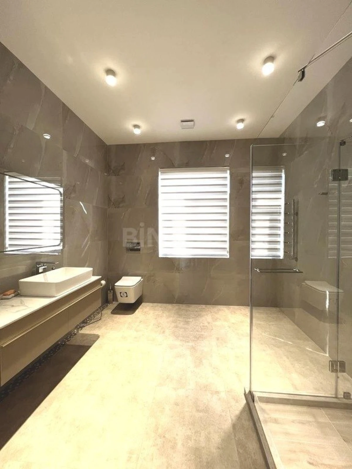 Satılır 8 otaqlı həyət evi 620 m²