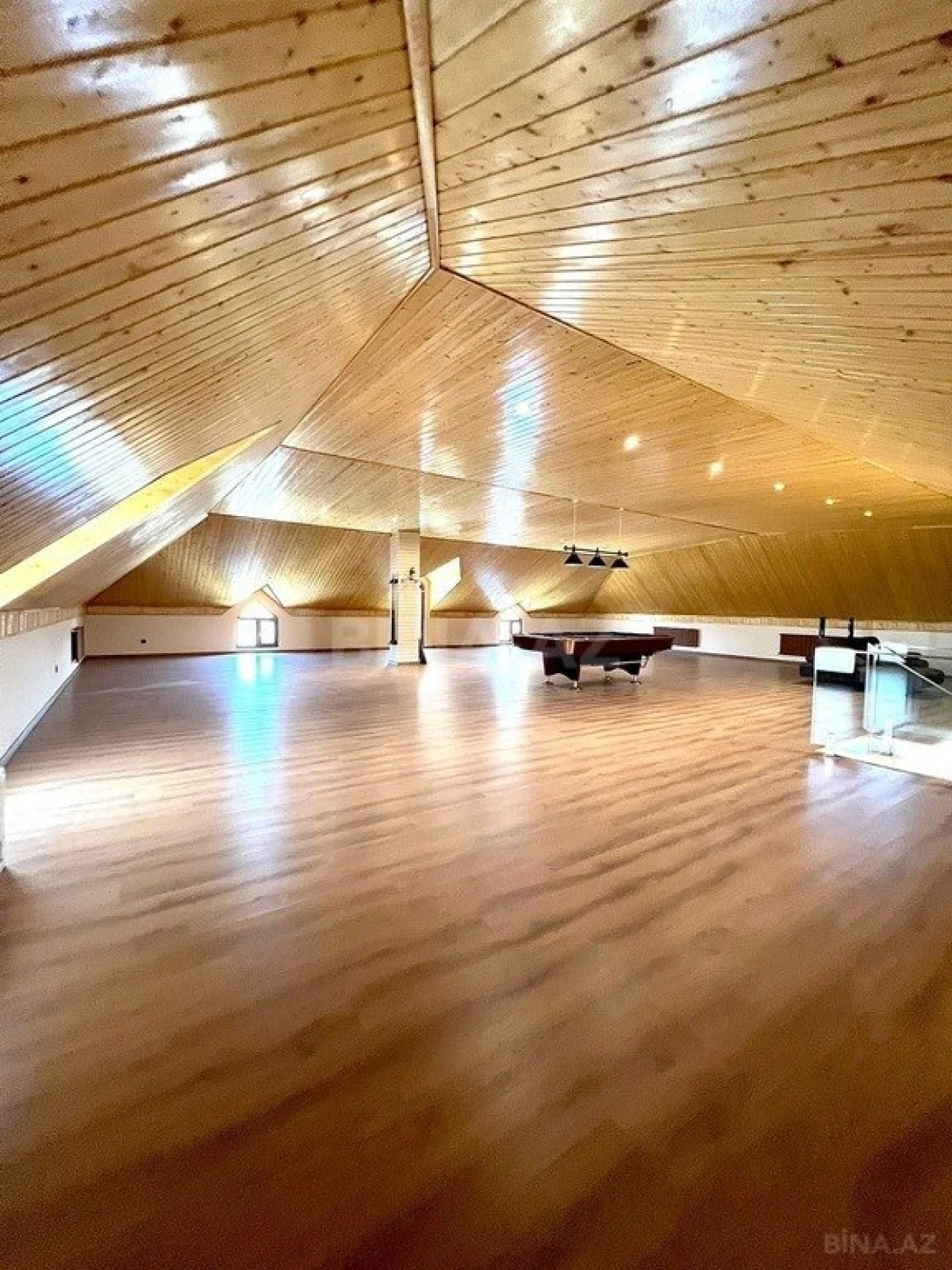 Satılır 8 otaqlı həyət evi 620 m²