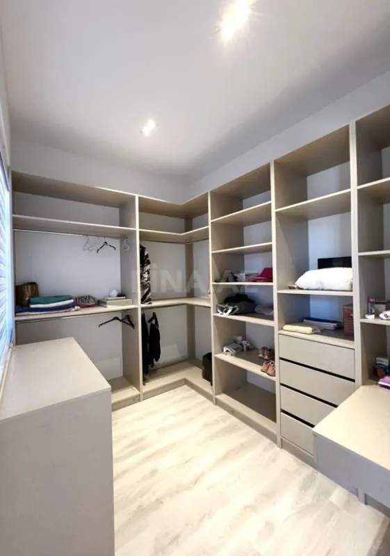 Satılır 8 otaqlı həyət evi 620 m²