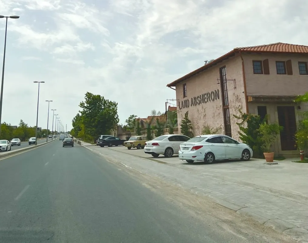 Satılır 8 otaqlı həyət evi 620 m²