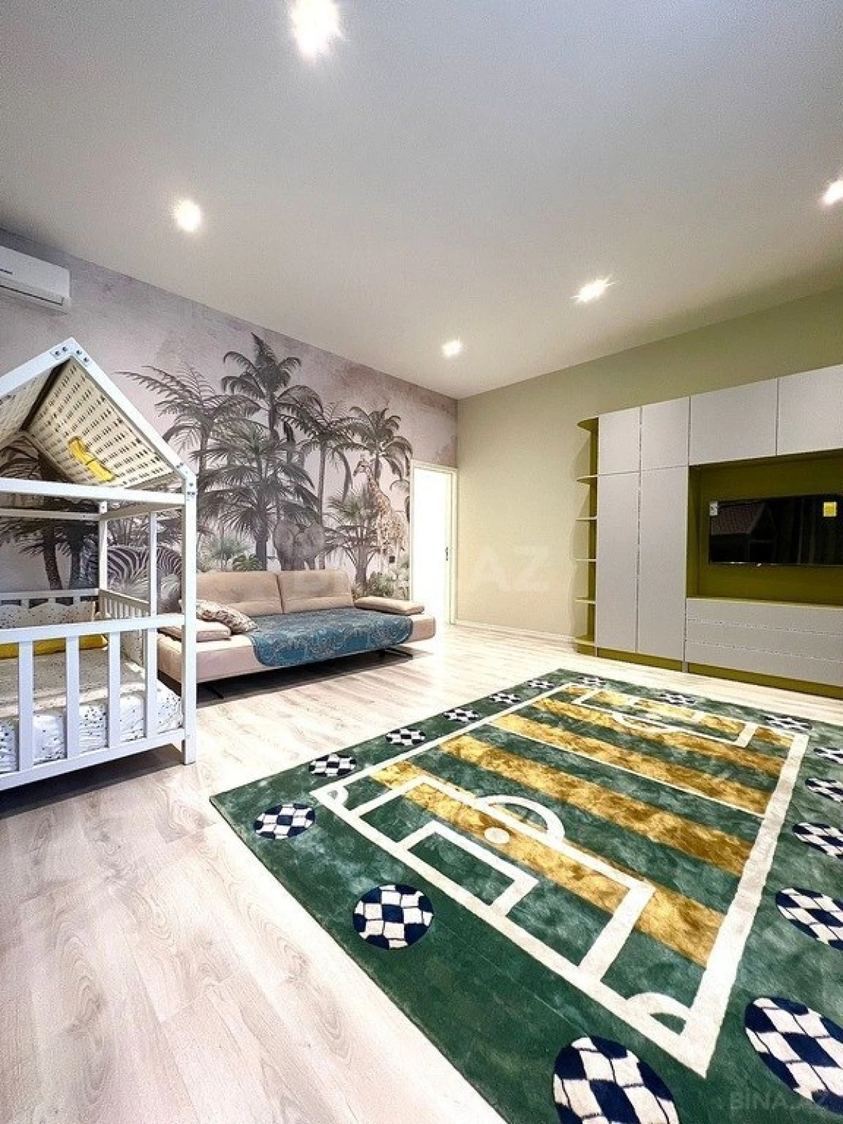 Satılır 8 otaqlı həyət evi 620 m²