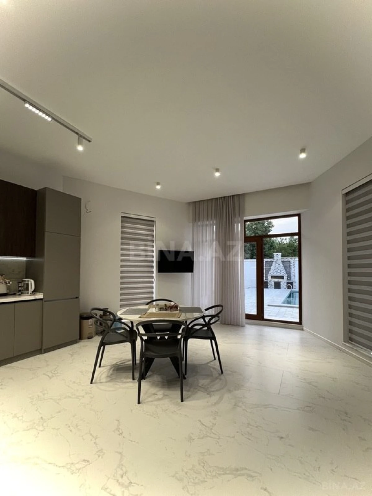 Satılır 8 otaqlı həyət evi 620 m²