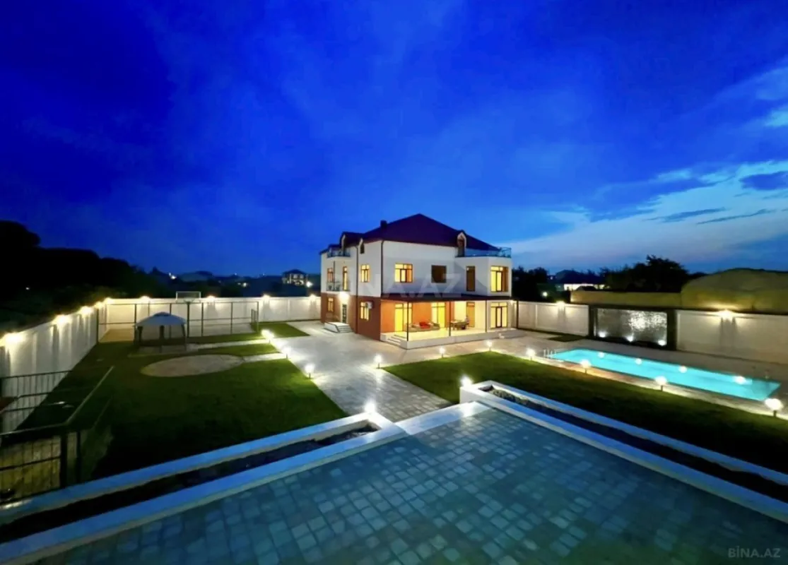 Satılır 8 otaqlı həyət evi 620 m²