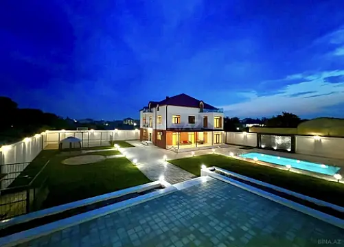 Satılır 8 otaqlı həyət evi 620 m²