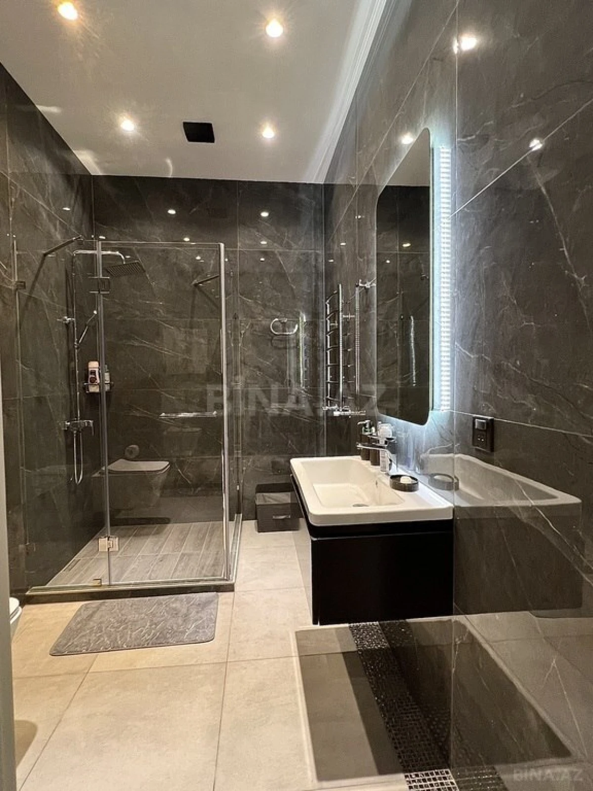 Satılır 8 otaqlı həyət evi 620 m²