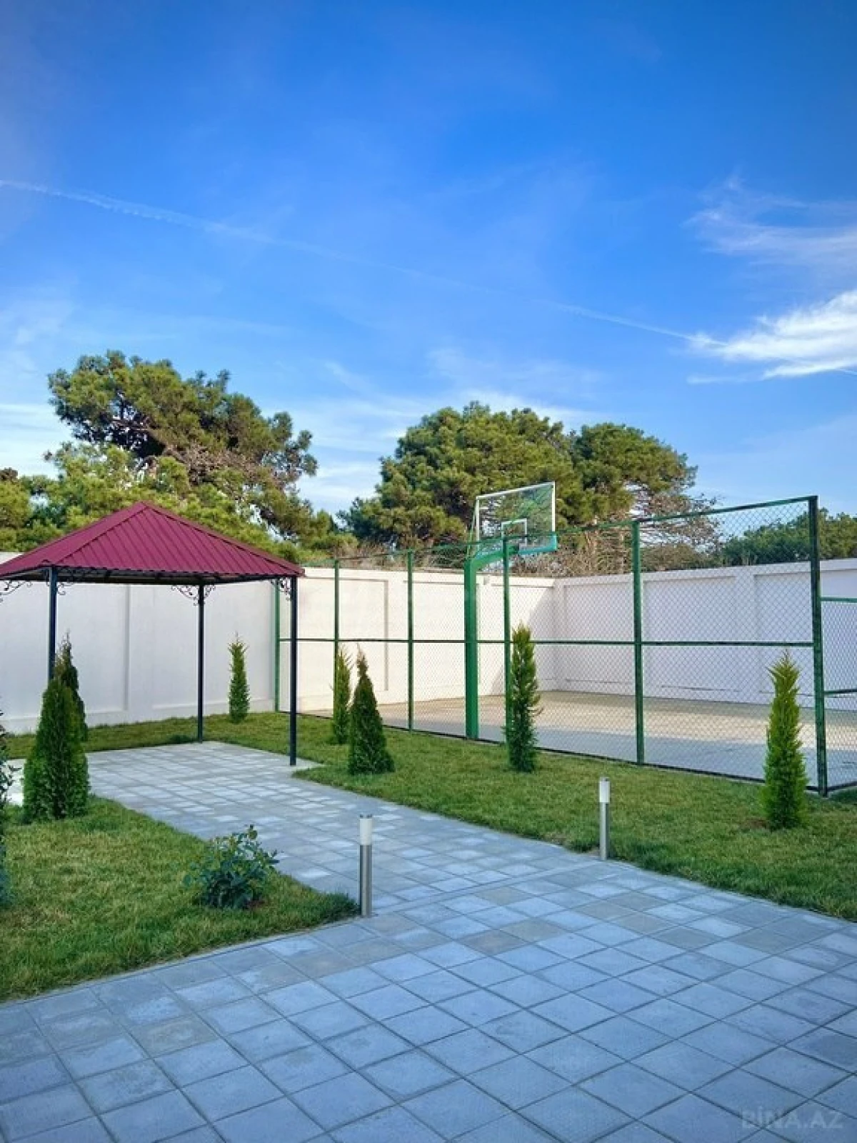 Satılır 8 otaqlı həyət evi 620 m²