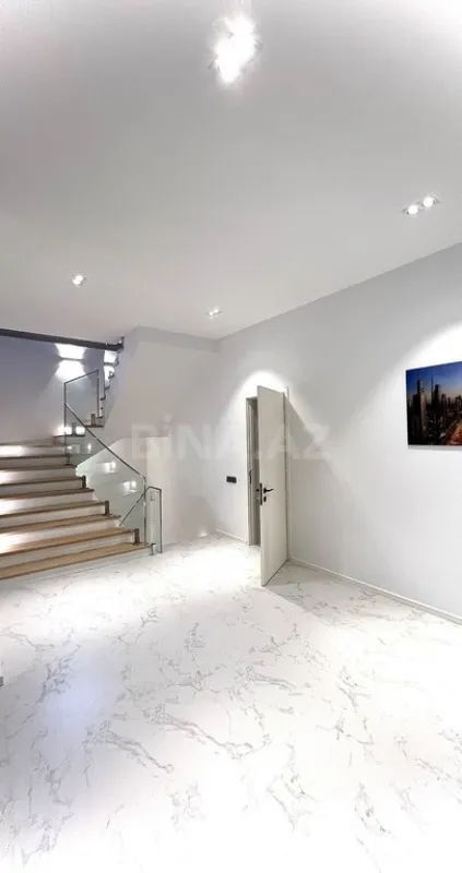 Satılır 8 otaqlı həyət evi 620 m²