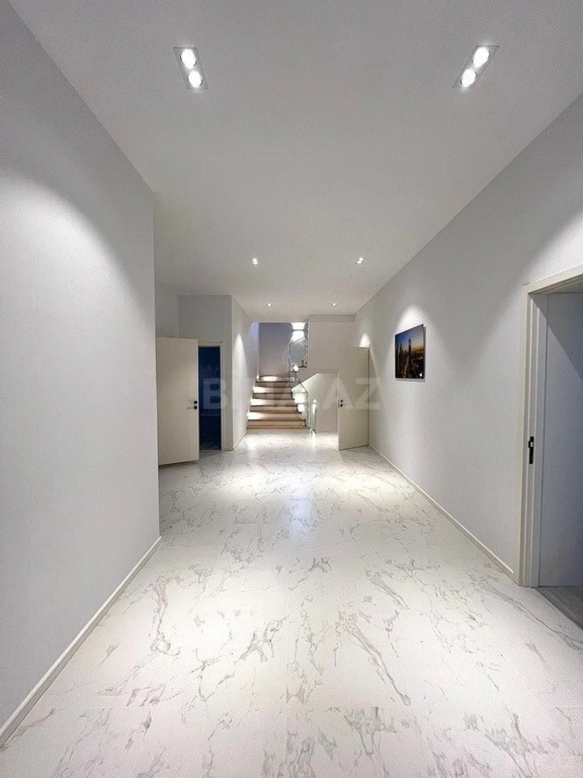 Satılır 8 otaqlı həyət evi 620 m²