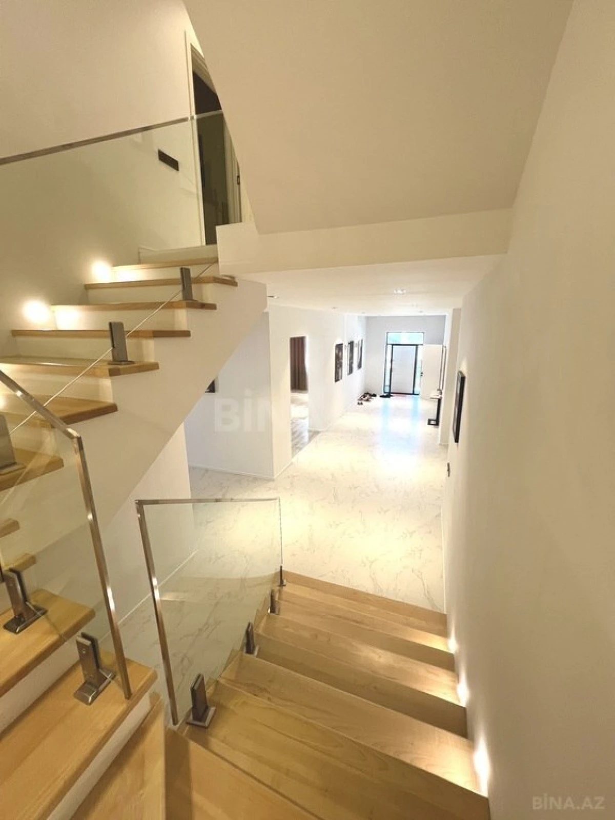 Satılır 8 otaqlı həyət evi 620 m²