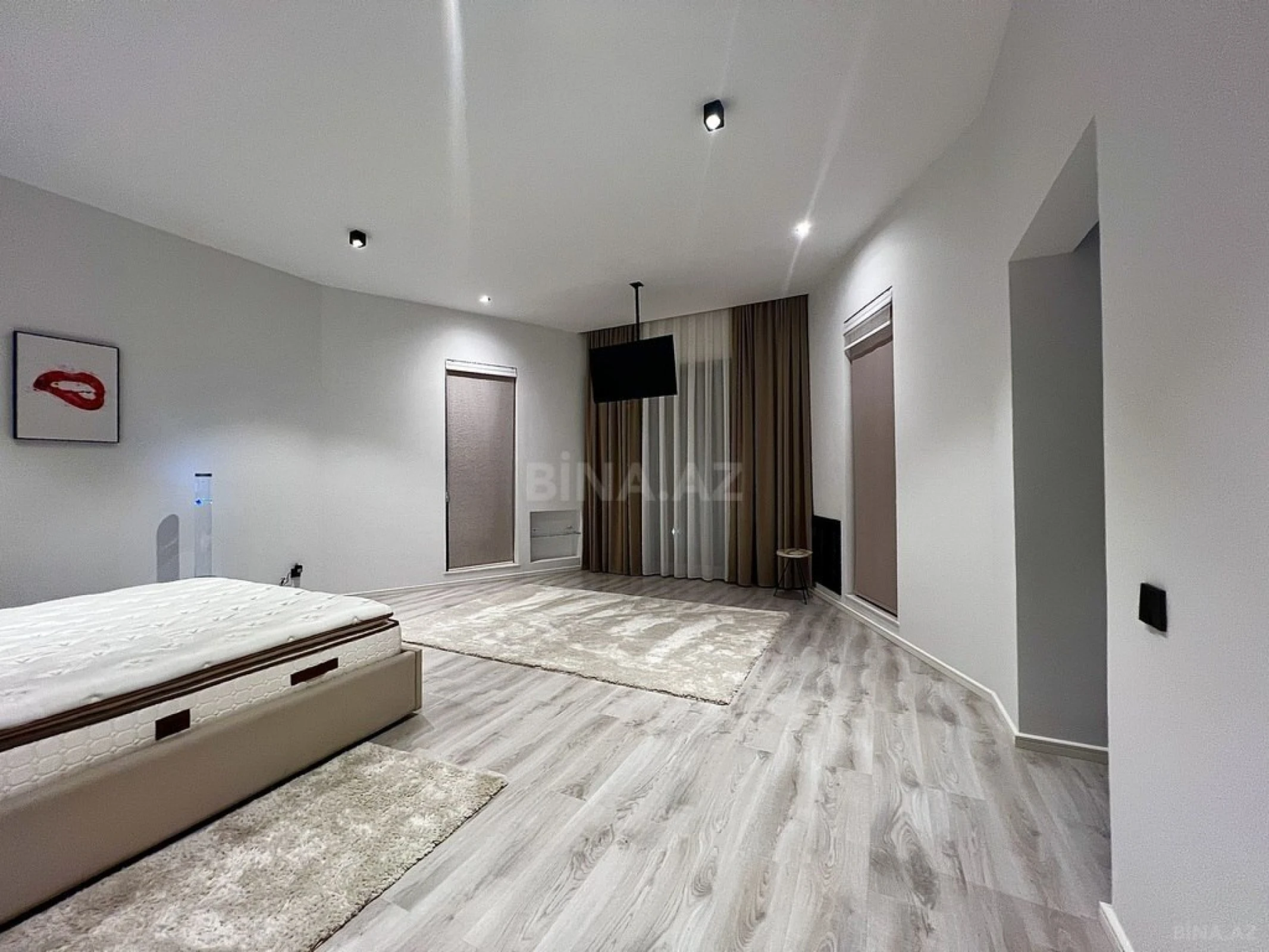 Satılır 8 otaqlı həyət evi 620 m²