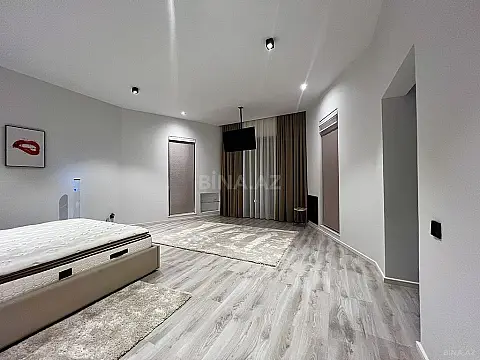 Satılır 8 otaqlı həyət evi 620 m²