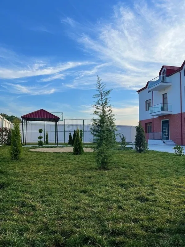 Satılır 8 otaqlı həyət evi 620 m²