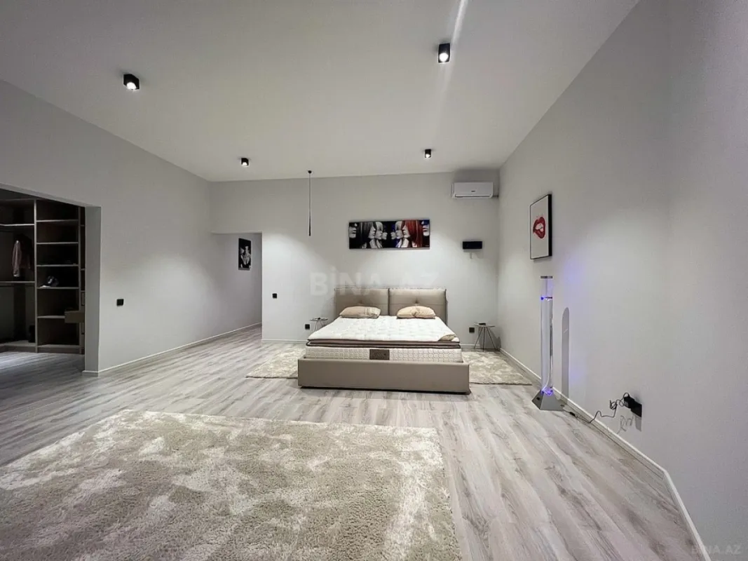 Satılır 8 otaqlı həyət evi 620 m²