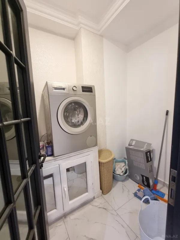 Satılır 4 otaqlı mənzil 180 m²