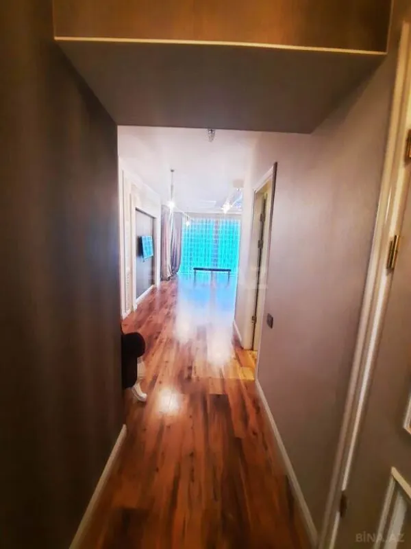 Satılır 6 otaqlı mənzil 433 m²