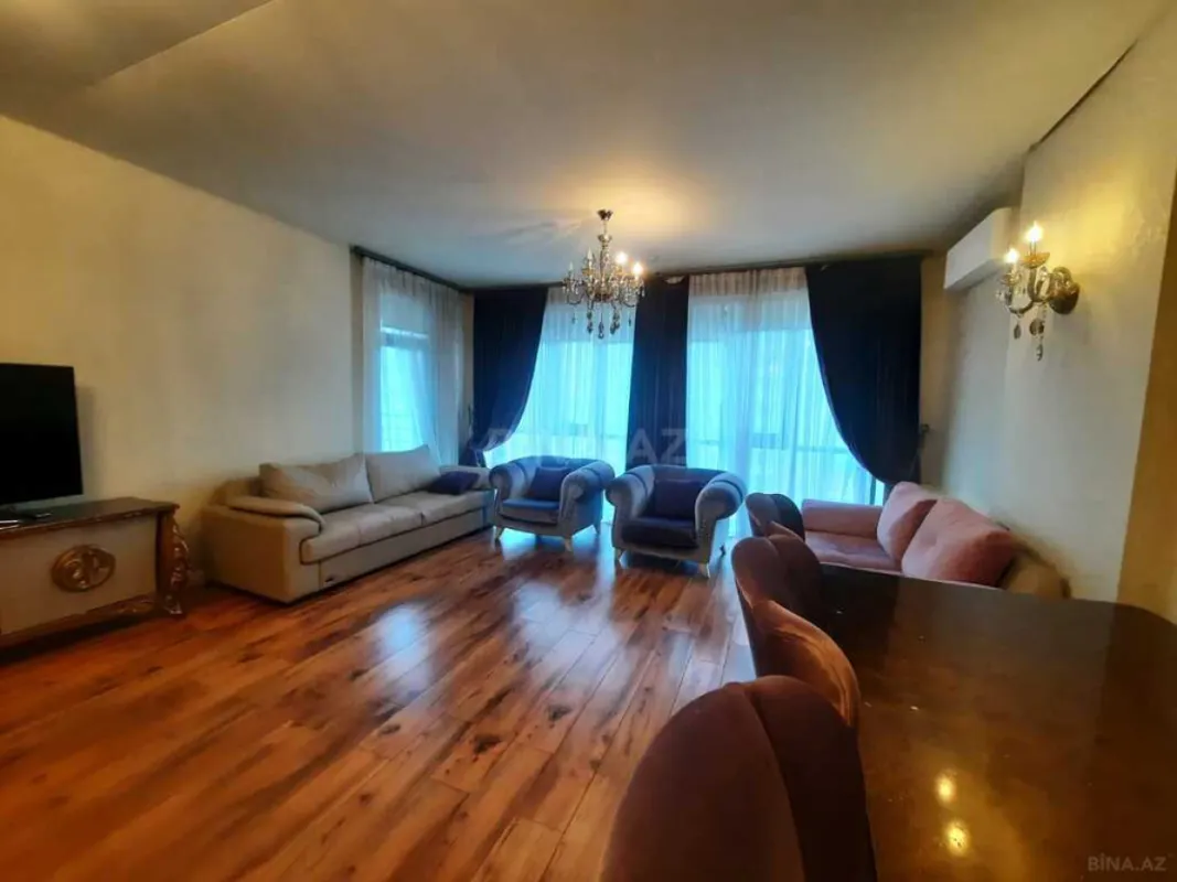 Satılır 6 otaqlı mənzil 433 m²