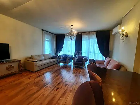 Satılır 6 otaqlı mənzil 433 m²