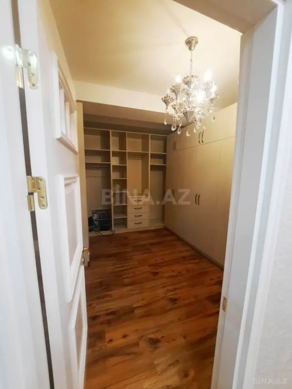 Satılır 6 otaqlı mənzil 433 m²